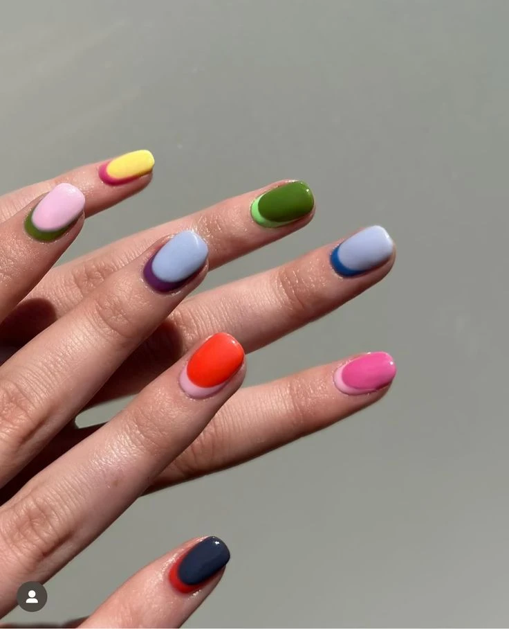Reverse french: la tendencia en uñas que se viene para la primavera 2026