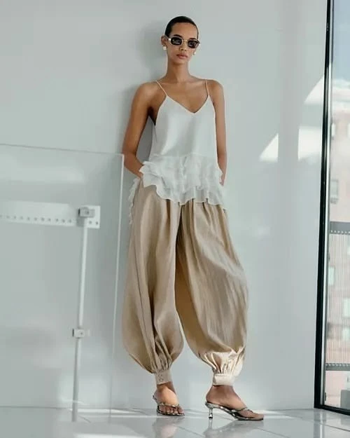 Pantalón globo, el ítem de moda que llega en primavera