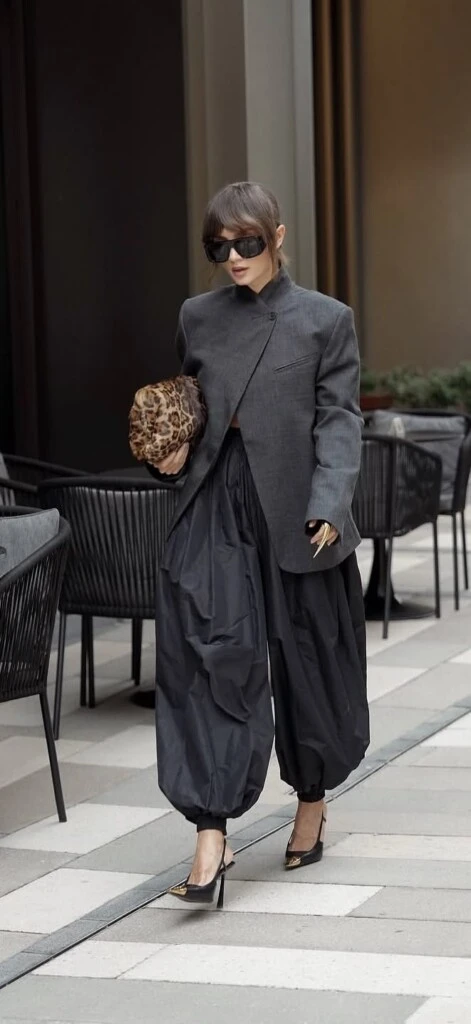 Pantalón globo, el ítem de moda que llega en primavera
