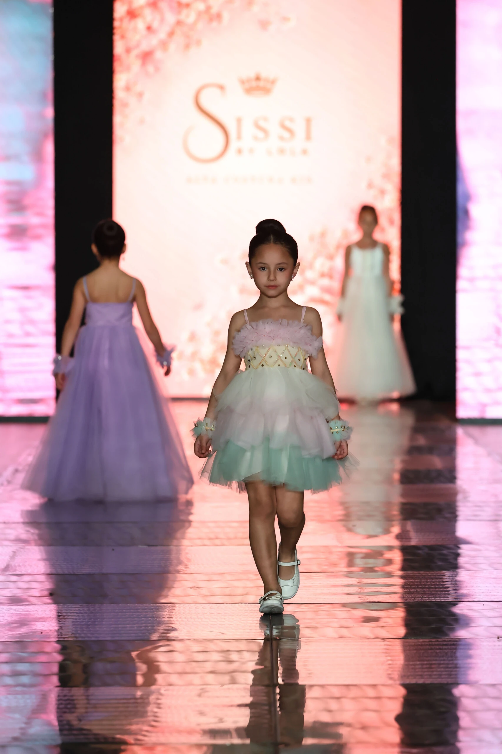 Sissi by Lola