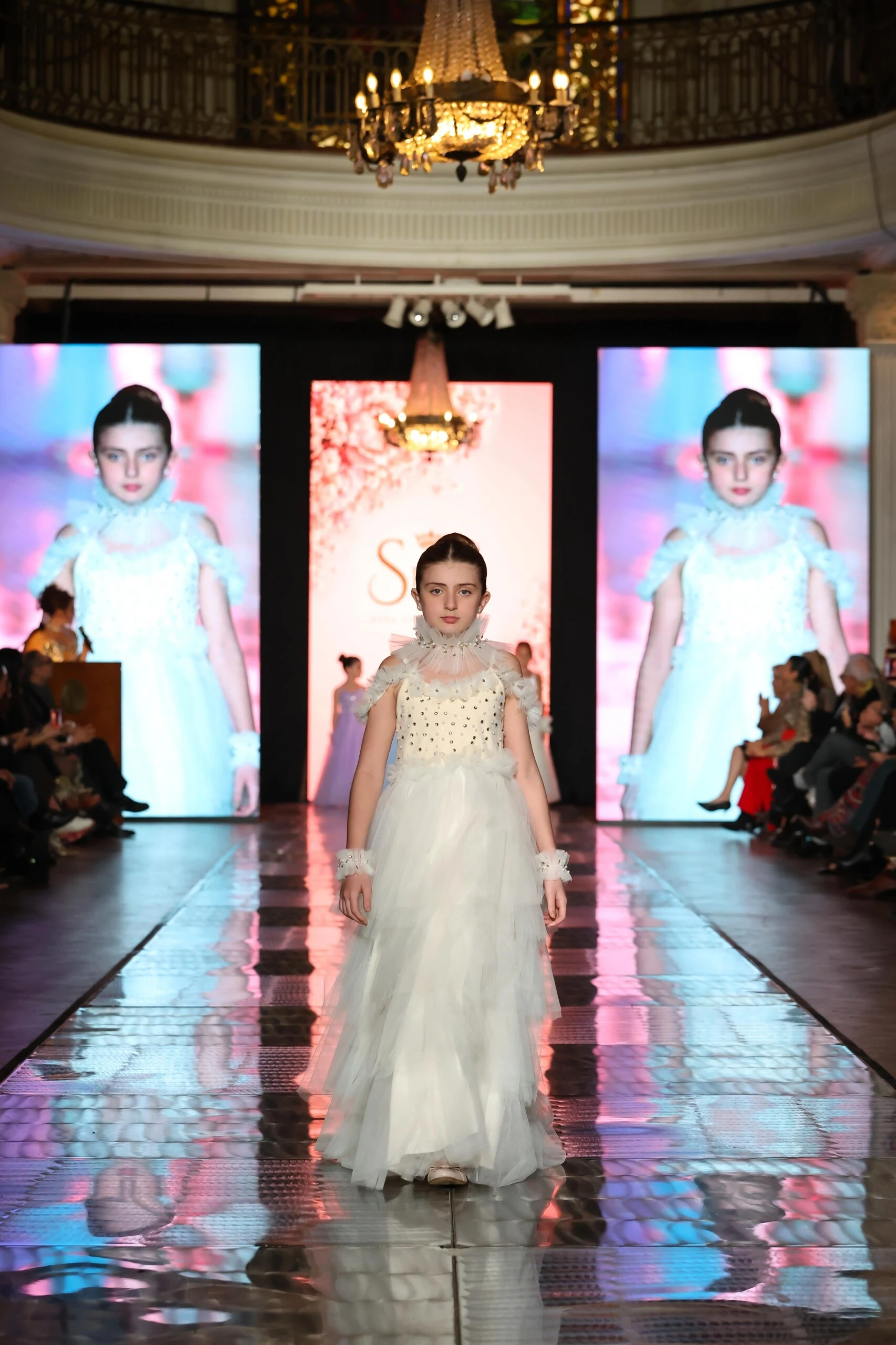 Sissi by Lola