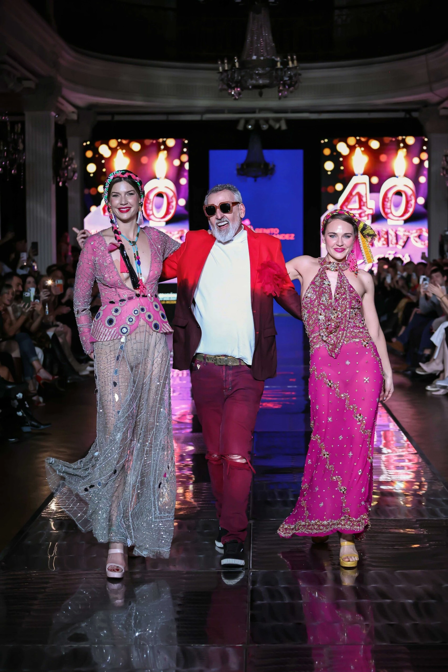 Benito Fernández en el cierre de su desfile.