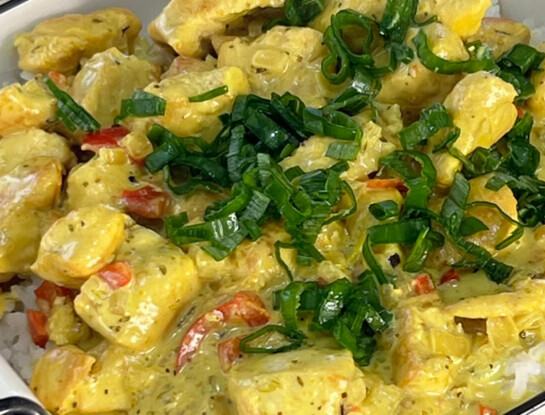 Pollo cremoso con arroz: la receta fácil y rendidora de Jimena Monteverde para los días fríos