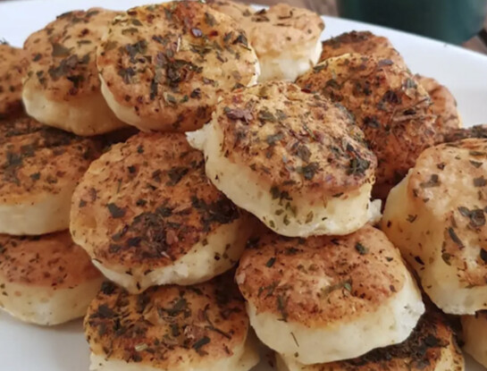 Bizcochitos caseros súper express: la receta con 5 ingredientes que se prepara en minutos