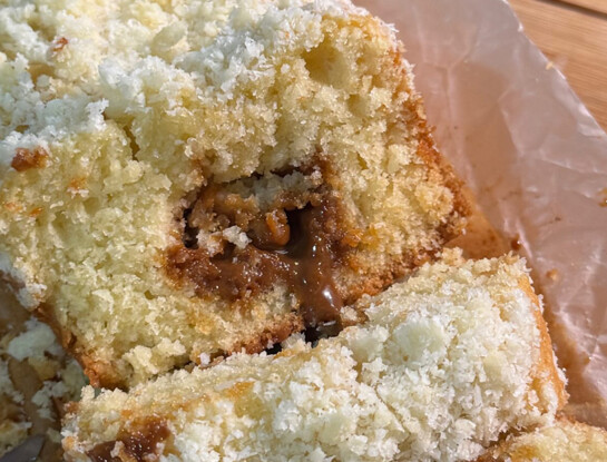 Budín de coco, dulce de leche y crumble: una receta fácil y deliciosa para la merienda