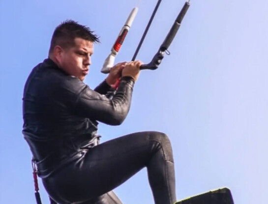 “¿Dónde estás, gordito? No te veo”: su novia filmó el último salto del instructor de kitesurf que murió a los 32 años