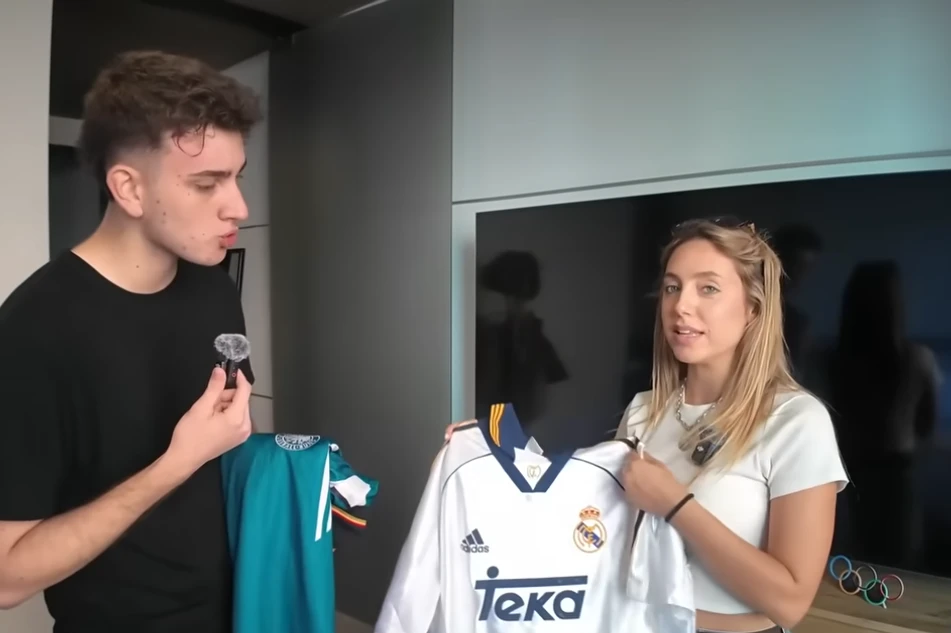 Así es la casa de Sofi Martínez: un departamento moderno con un increíble museo de camisetas