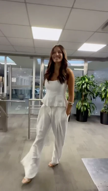 Pampita llevó el ítem de primavera que no puede faltar en tu placard