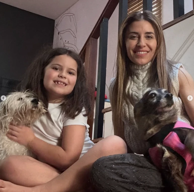 Mariana Brey adoptó los perros de Leandro Rud.