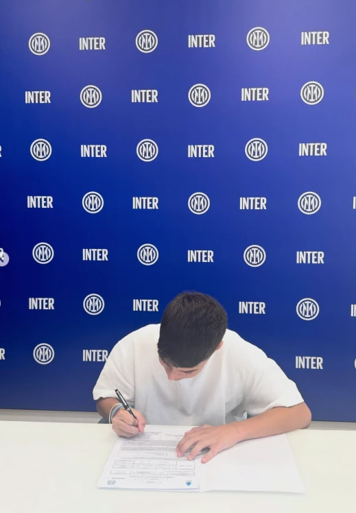 Tomás, el hijo del Pupi Zanetti: tiene 14 años y firmó su primer contrato en el Inter