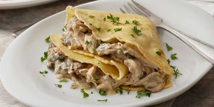 Crepes de pollo y salsa bechamel. Foto: Pinterest