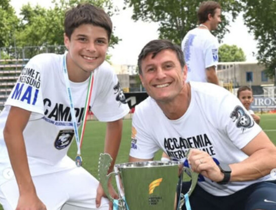 Así está Tomás, el hijo del Pupi Zanetti: tiene 14 años y firmó su primer contrato en el Inter