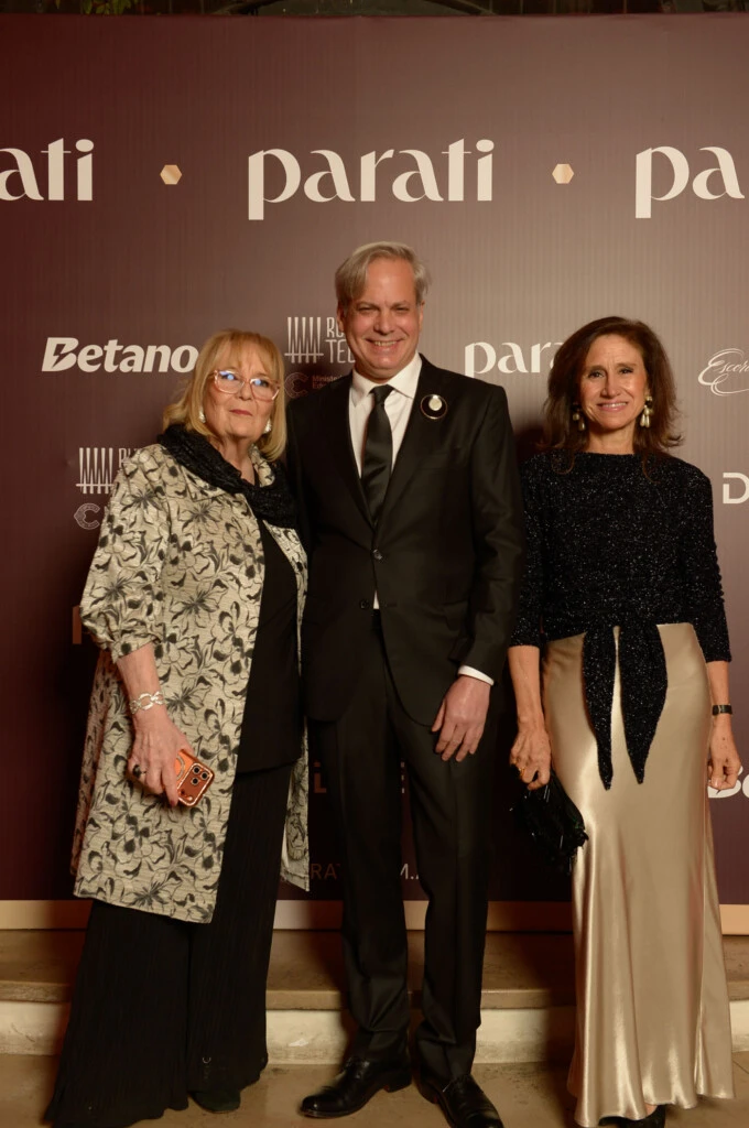 Maria Costa, secretaria general de la Cámara Argentina de la Moda, Francisco Ayala, presidente, y Beatriz Volosin comisión directiva