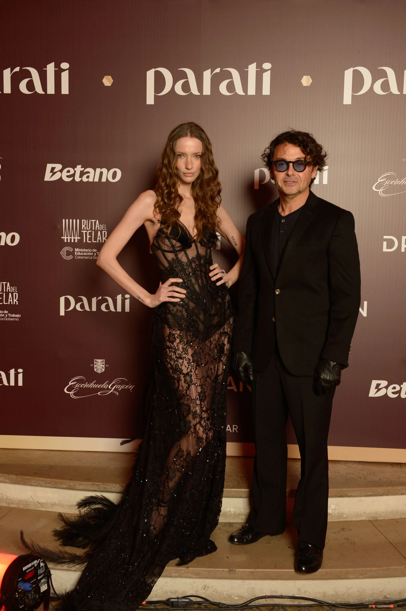 La top model Milagros Schmoll vestida por Joti Harriague con Wally Diamante.