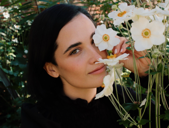 El maquillaje de Flor Torrente: por qué el azul y la técnica eye maxxing serán la gran tendencia de la primavera-verano