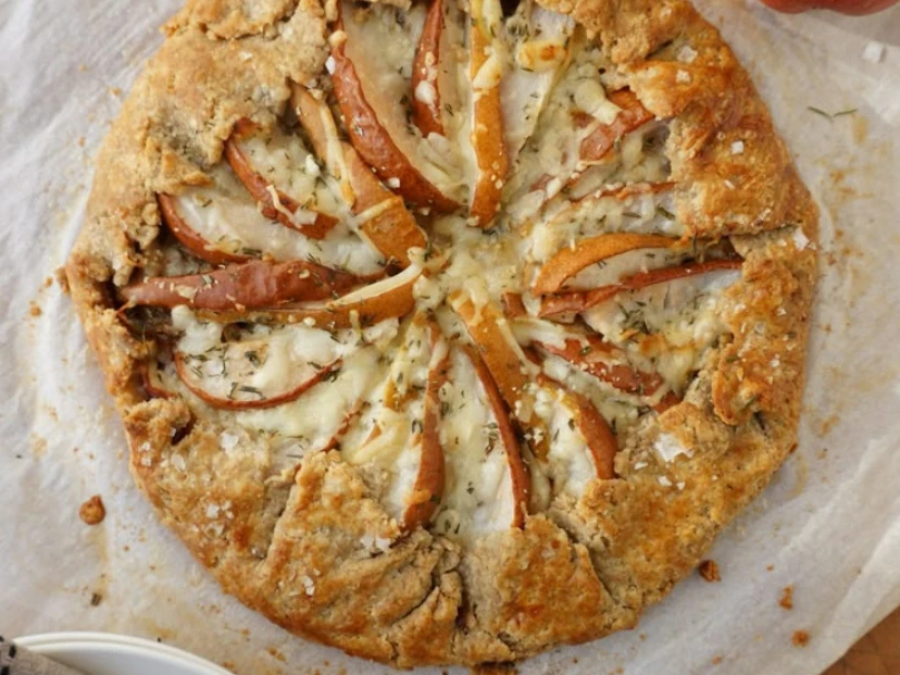 Galette de peras con queso azul: la receta con masa casera para una comida gourmet pero fácil de hacer