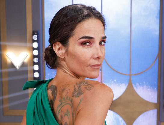Juana Viale causó impacto con su glamoroso look en la mesaza de este domingo: llevó un vestido de falda balloon