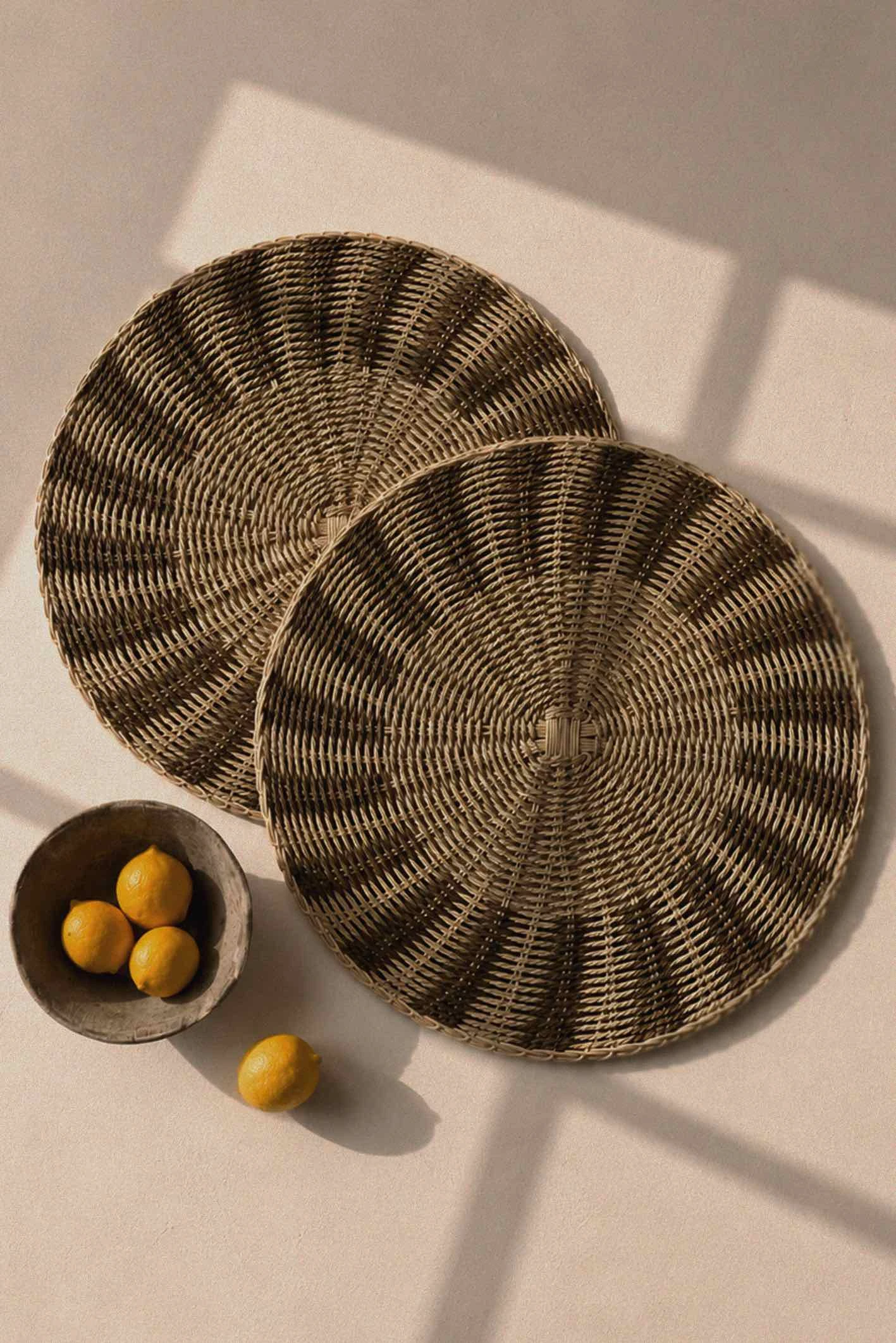 Los objetos deco de Juliana Awada apuestan a los materiales nobles.