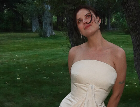 Así fue el espectacular vestido de novia de Tallulah, la hija de Bruce Willis: diseño de Balenciaga inspirado en Demi Moore