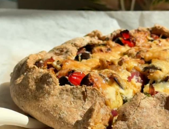 Tarta de vegetales asados: la receta con masa integral que siempre sale bien