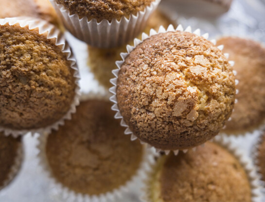 Muffins de vainilla: la receta fácil y esponjosa que rinde 12 unidades
