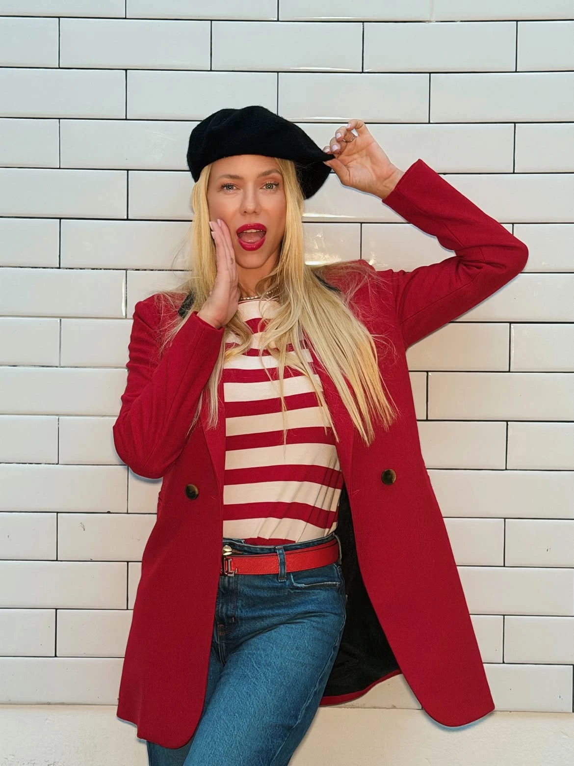 Nicole Neumann marca tendencia con su look parisino.