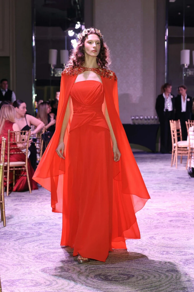 Desfile de Laurencio Adot.