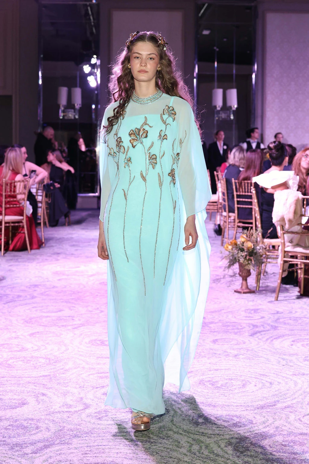 Desfile de Laurencio Adot.