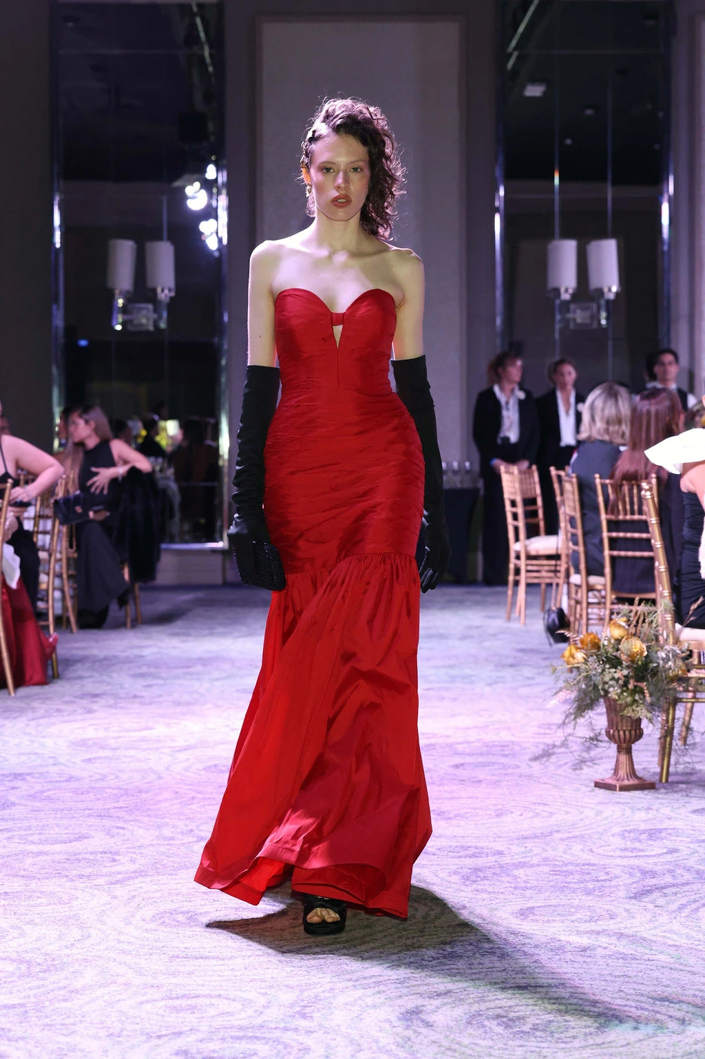 Desfile de Laurencio Adot.