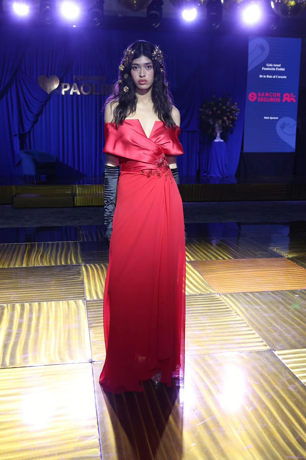 Desfile de Laurencio Adot.