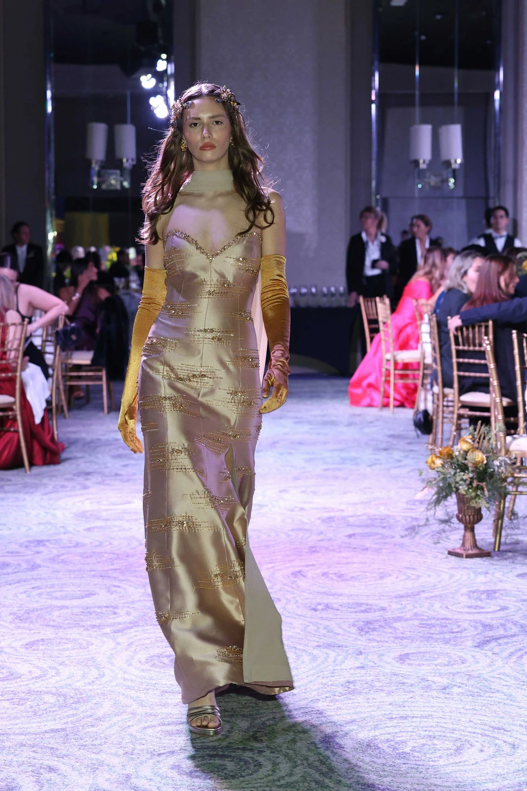 Desfile de Laurencio Adot.