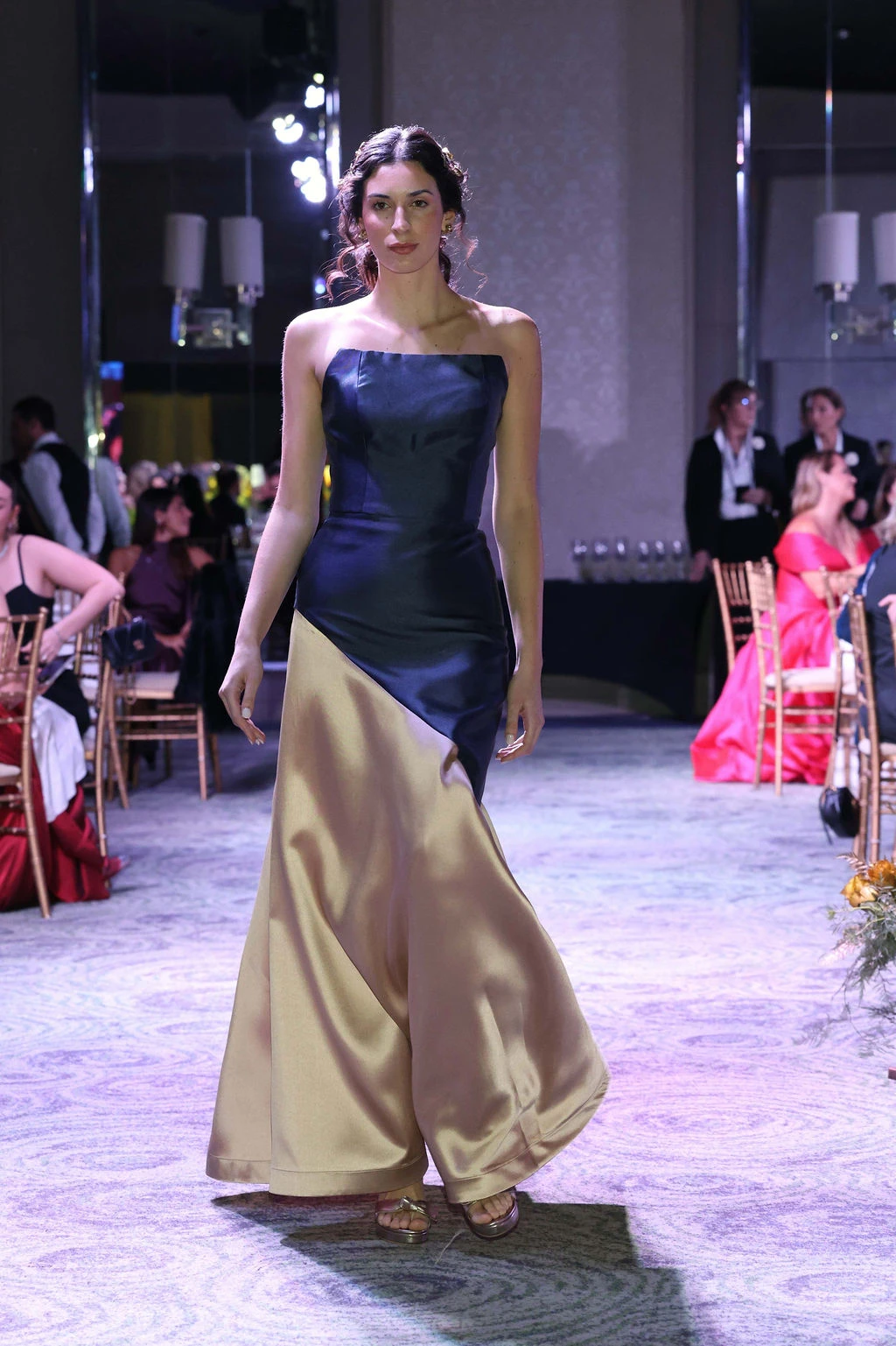 Desfile de Laurencio Adot.