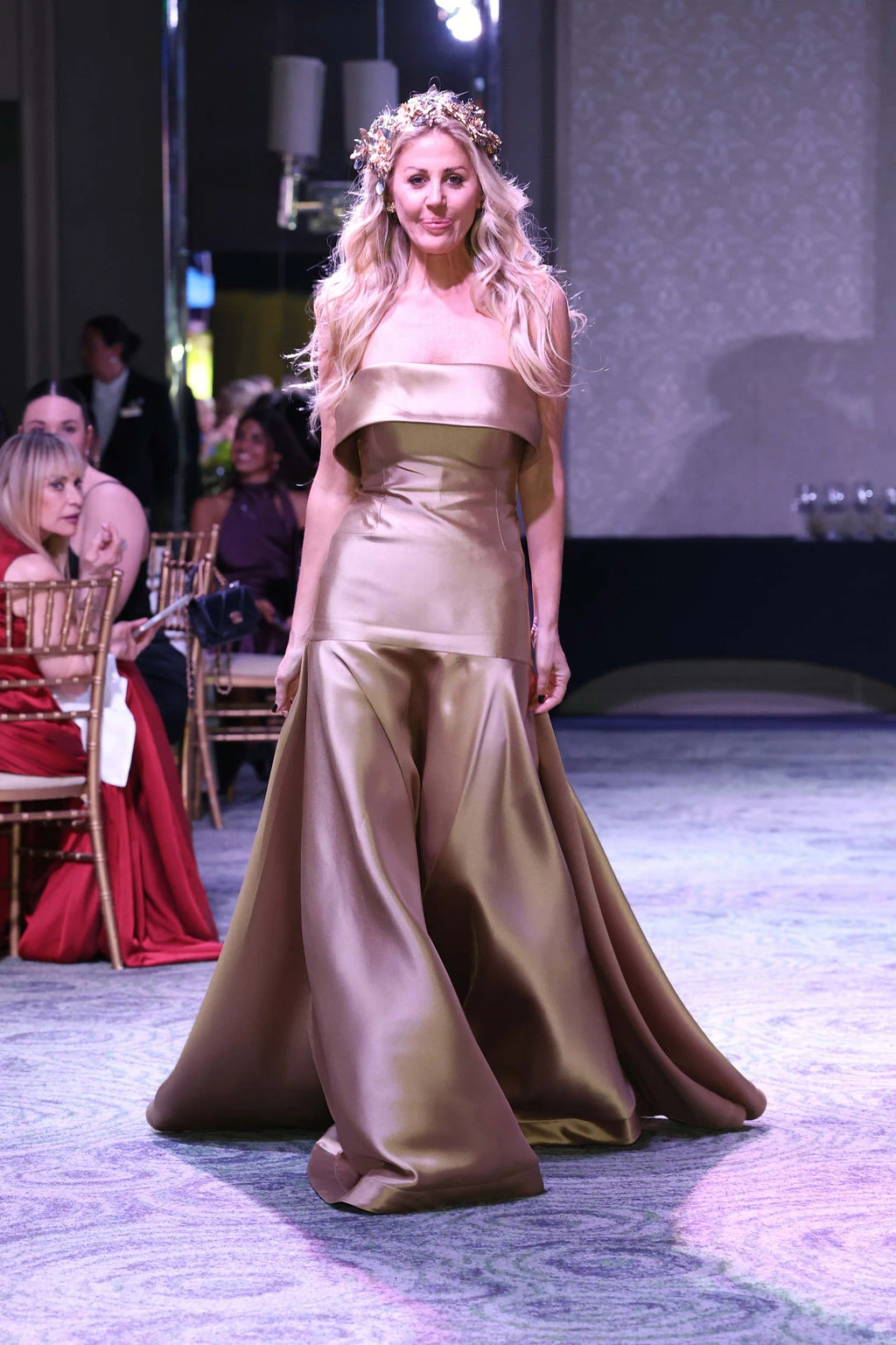 Barbie Simons en el desfile de Laurencio Adot.