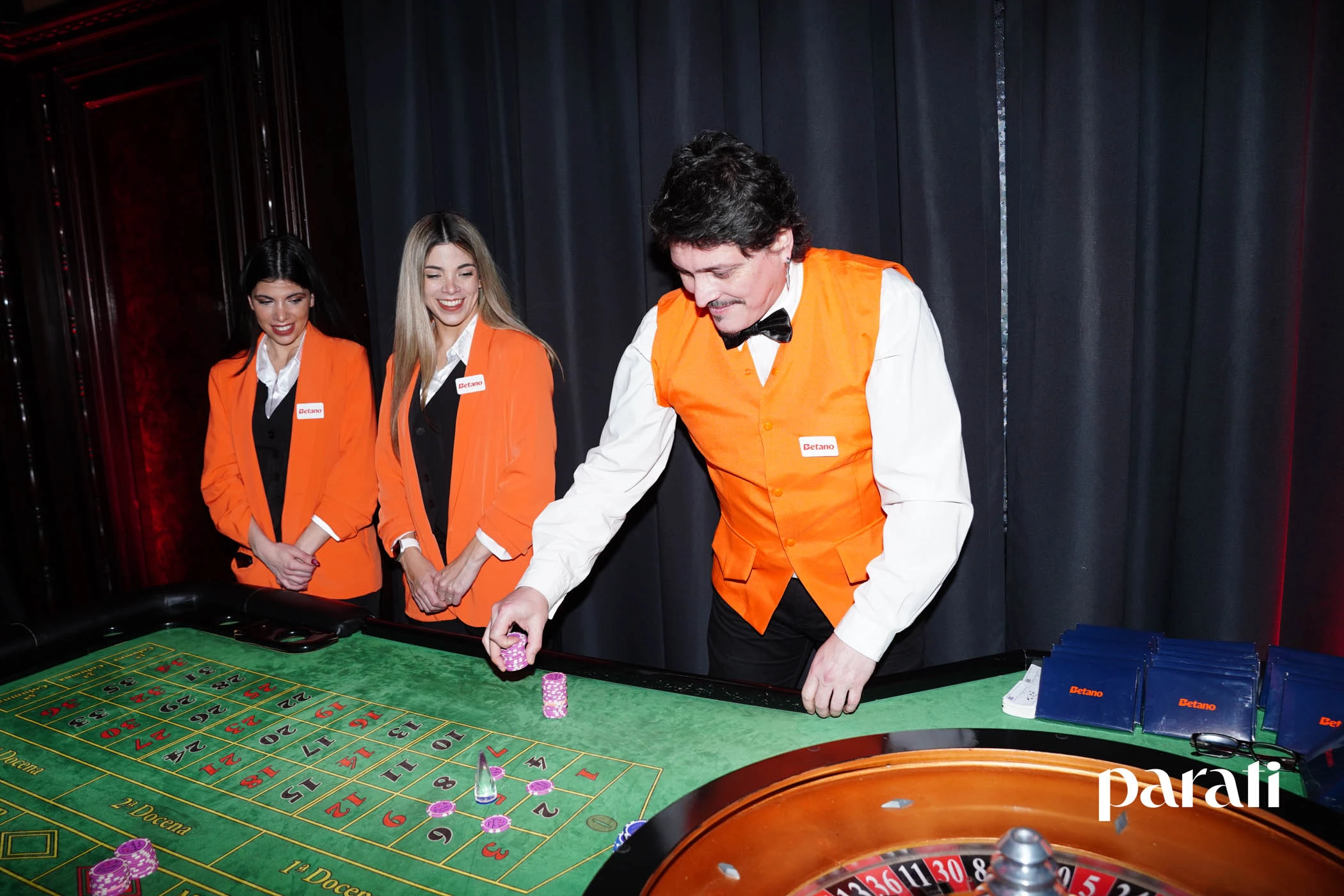 La mesa de ruleta fue uno de los puntos más elegidos de la noche.