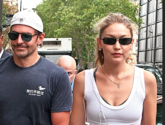 Bradley Cooper y Gigi Hadid en Paris con sus looks sporty.