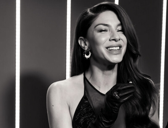 Romina Gaetani con un impactante look al estilo Old Hollywood