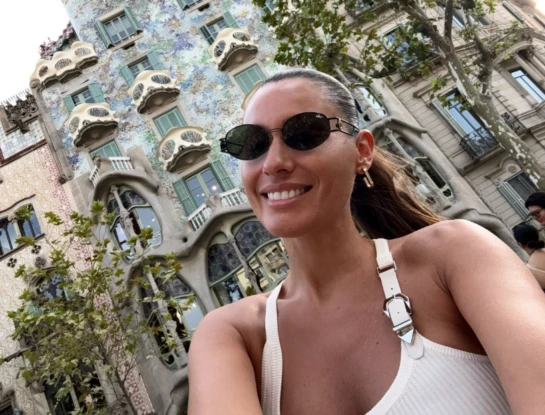 Pampita en Barcelona: cómo lograr un look chic y minimalista con básicos del placard