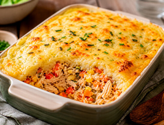 La receta fácil del día: pastel de pollo y vegetales gratinado, un almuerzo saludable, proteico y perfecto para el invierno