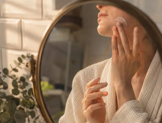 Peeling facial en casa: guía de experta para renovar tu piel de forma segura
