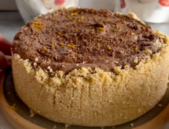 Postre de chocolate, crema chantilly y naranja: la receta express sin horno para el finde