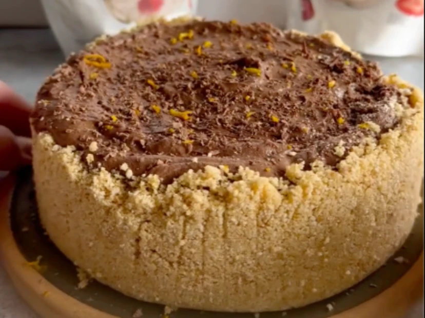 Postre de chocolate, crema chantilly y naranja: la receta express sin horno para el finde