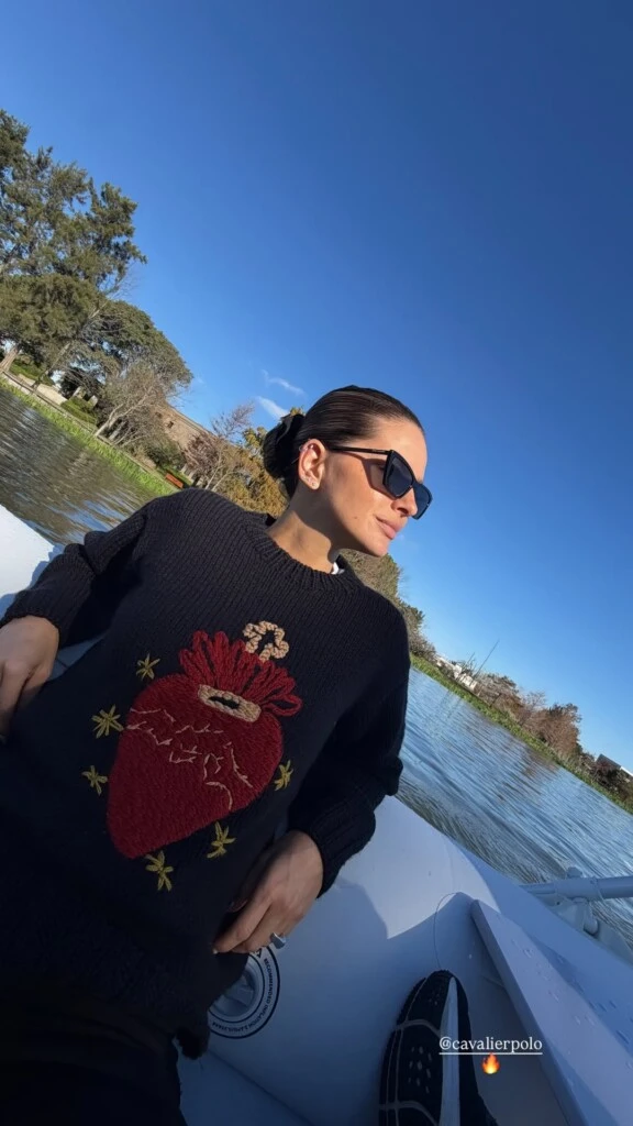 Para cerrar el álbum, la actriz publicó una foto suya sobre la lancha. 
