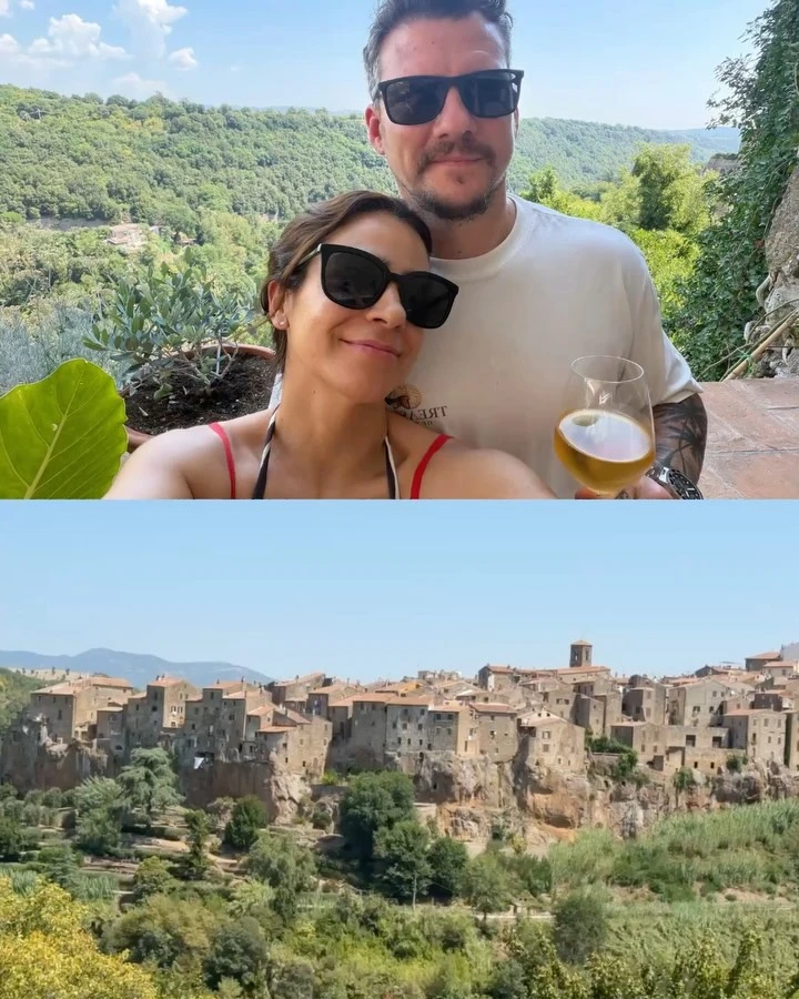 Agustina Cherri compartió las fotos de sus vacaciones familiares en Italia: vestido rojo, paisajes medievales y gastronomía mediterránea