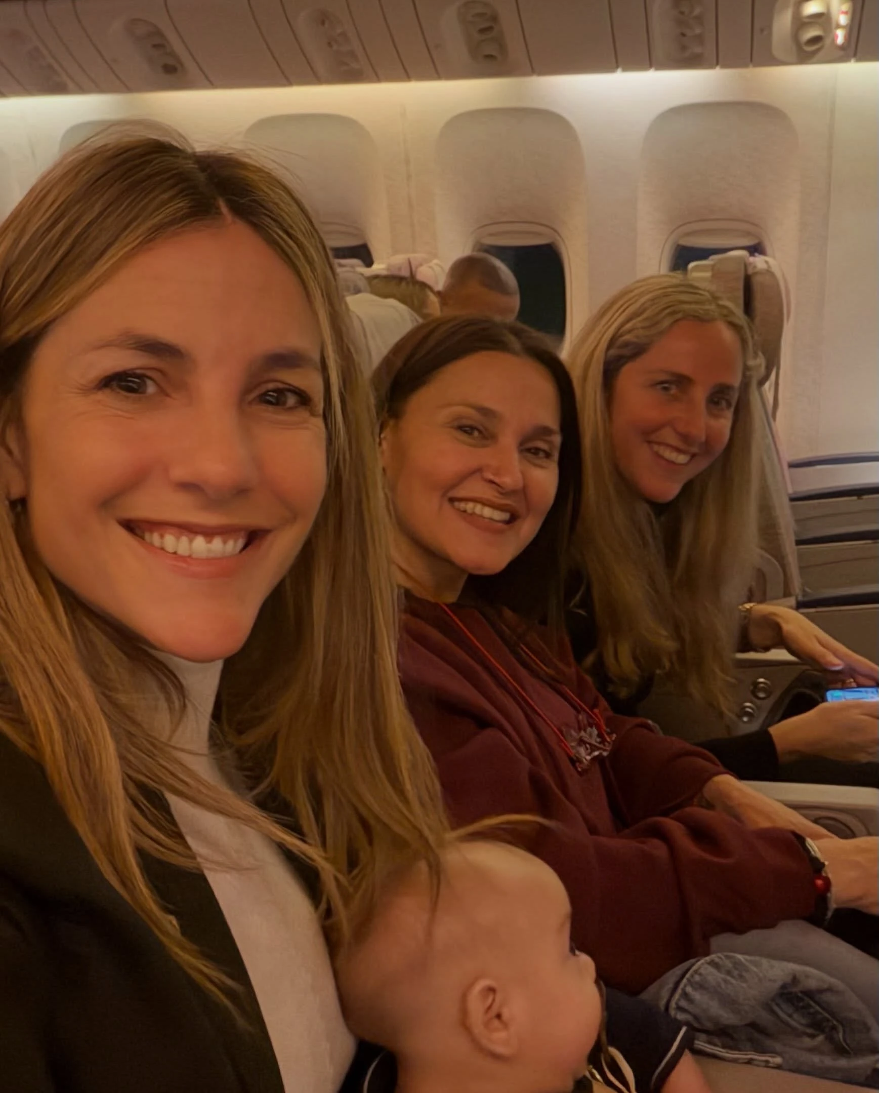 Las fotos del primer viaje de María Belén Ludueña junto a Vito, su bebé de 3 meses