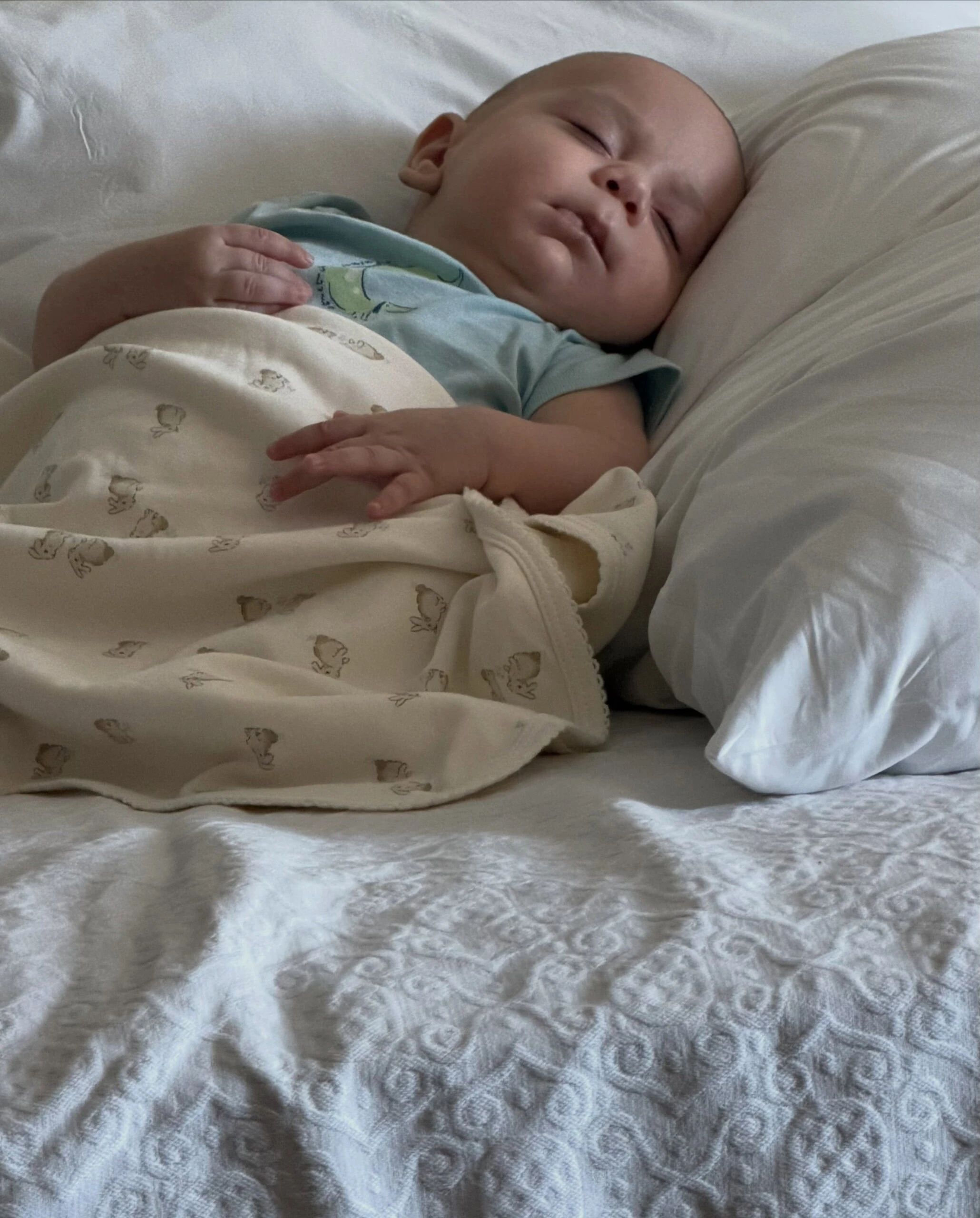 Las fotos del primer viaje de María Belén Ludueña junto a Vito, su bebé de 3 meses