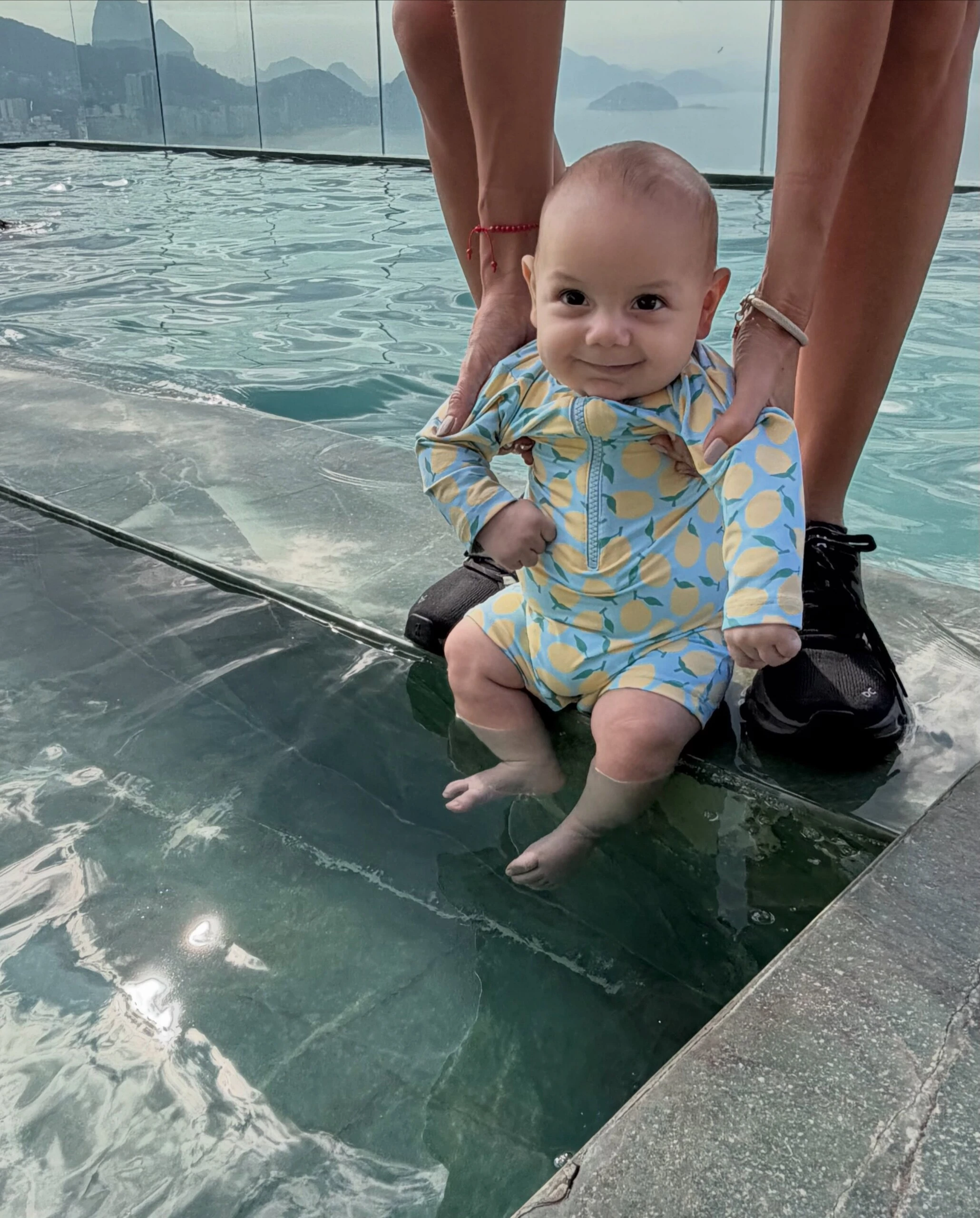 Las fotos del primer viaje de María Belén Ludueña junto a Vito, su bebé de 3 meses