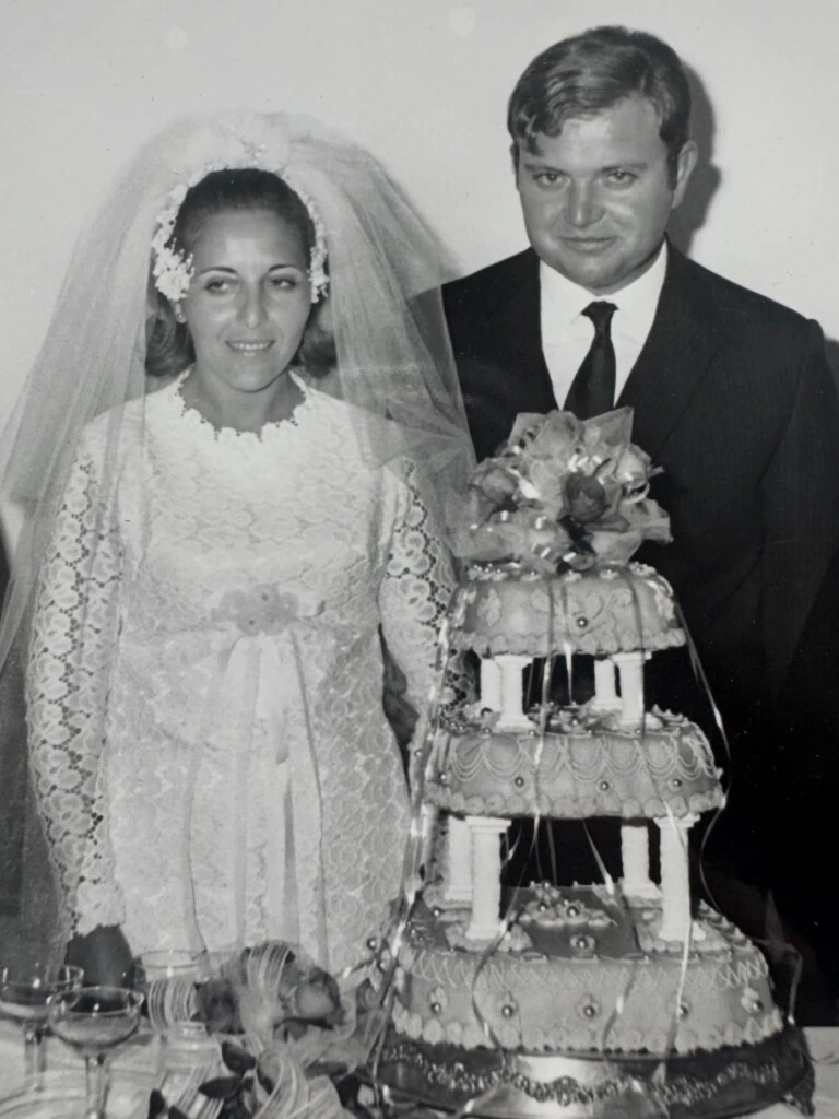 Las fotografías funcionaron así como una extensión de sus palabras: un recorrido visual por algunos de los momentos que marcaron la vida de Chita y el vínculo que construyó con su familia.