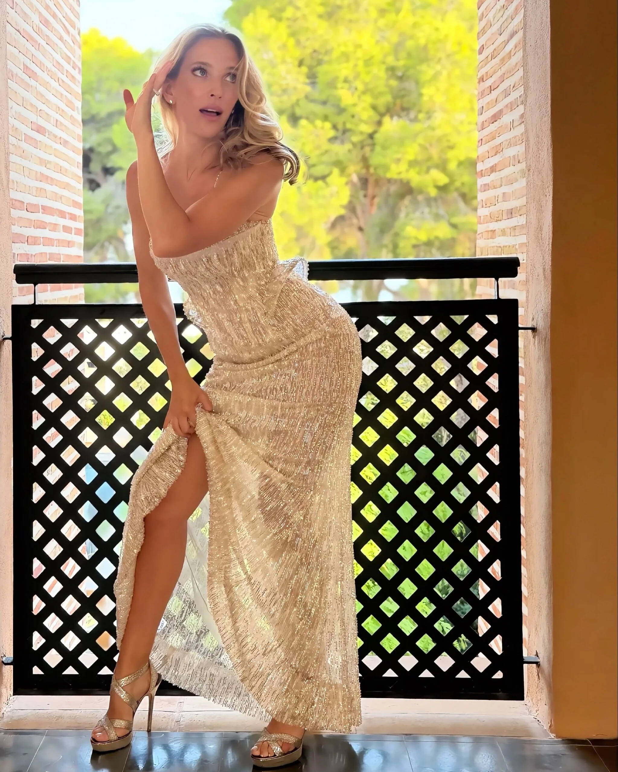 Silueta escultural, flecos y brillo metálico: el deslumbrante look de Luisana Lopilato en la Gala Starlite de Marbella