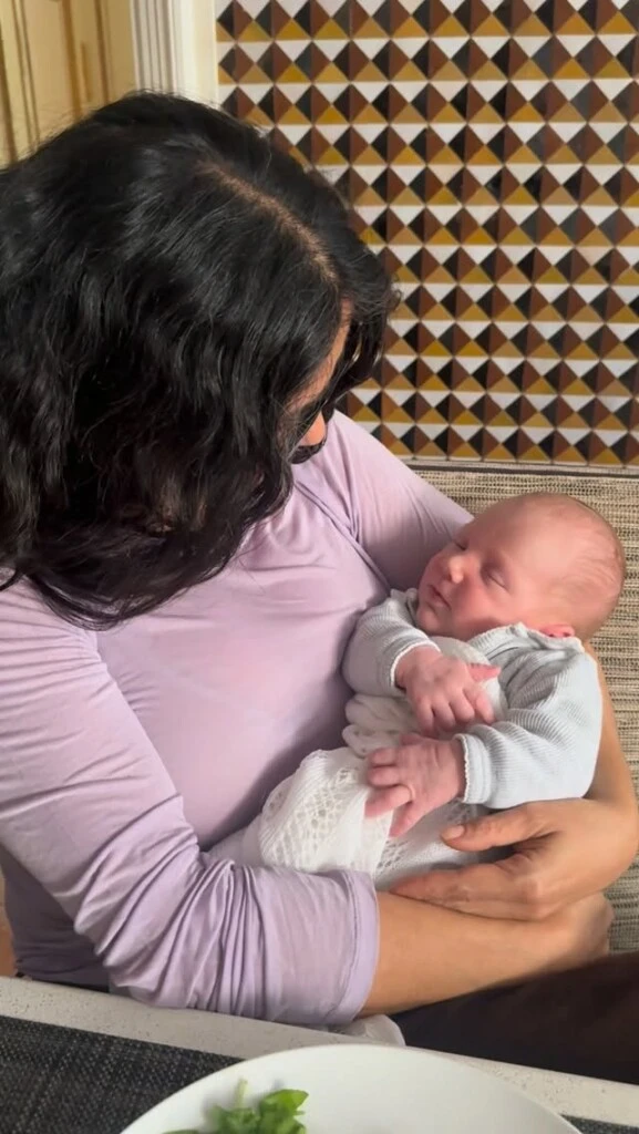 Salma Hayek presentó a su nieto Panchito
