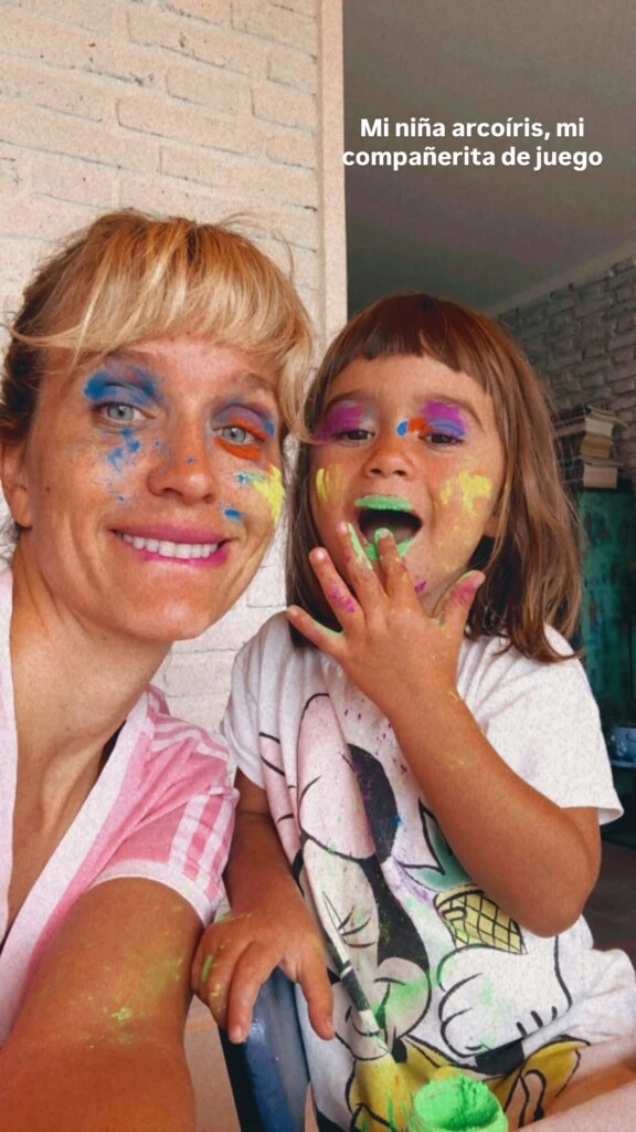 La actriz también destacó el espíritu alegre y creativo de su hija. 